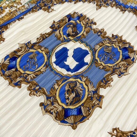 HERMES Carre 90 - Cream Blue Multi Scarf 306-072625 - Picture 2 of 4